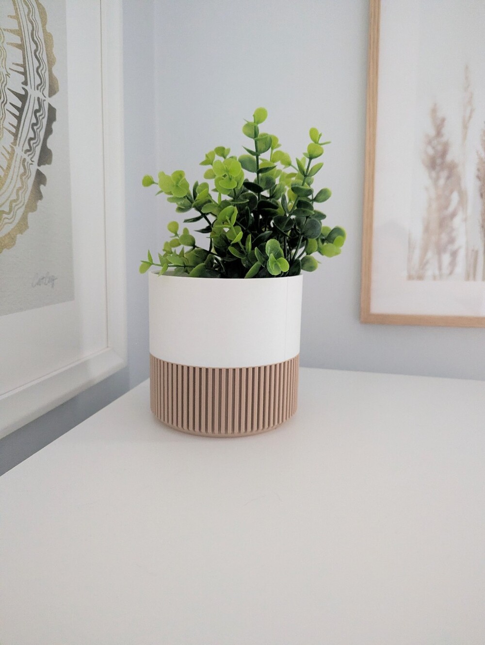 Small Plastic Vase x1 - Picture 1 of 5